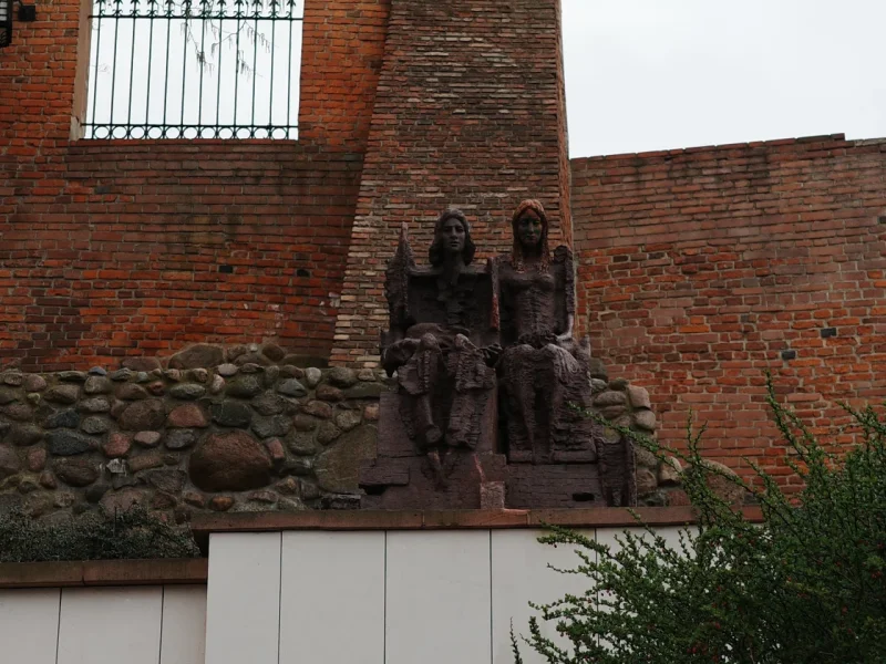 Warsaw, April 25